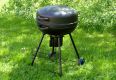BBQ guľatý gril na drevené uhlie