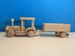 Drevený traktor s valníkom, 42 x 8 x 13 cm