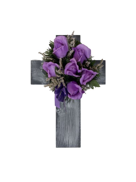 Kríž s umelým kvetom vo fialovej farbe, 40 x 26 x 17 cm